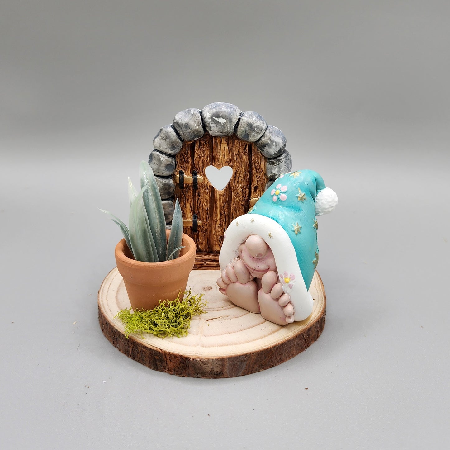 Sprout Gnome-Air Plant Holder