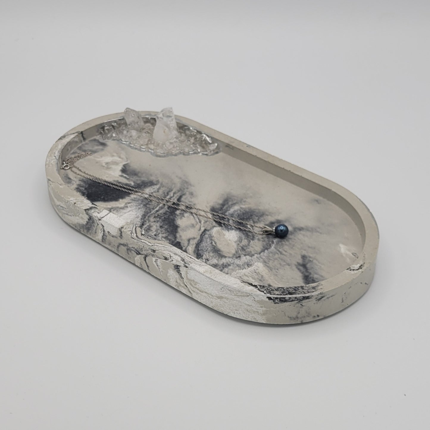 Oval Tray with Chunky Quartz